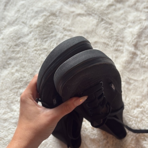 Vans Black Canvas Sneakers –Women’s 6 / Men’s 4.5 | Iconic Streetwear Style - Picture 5 of 7